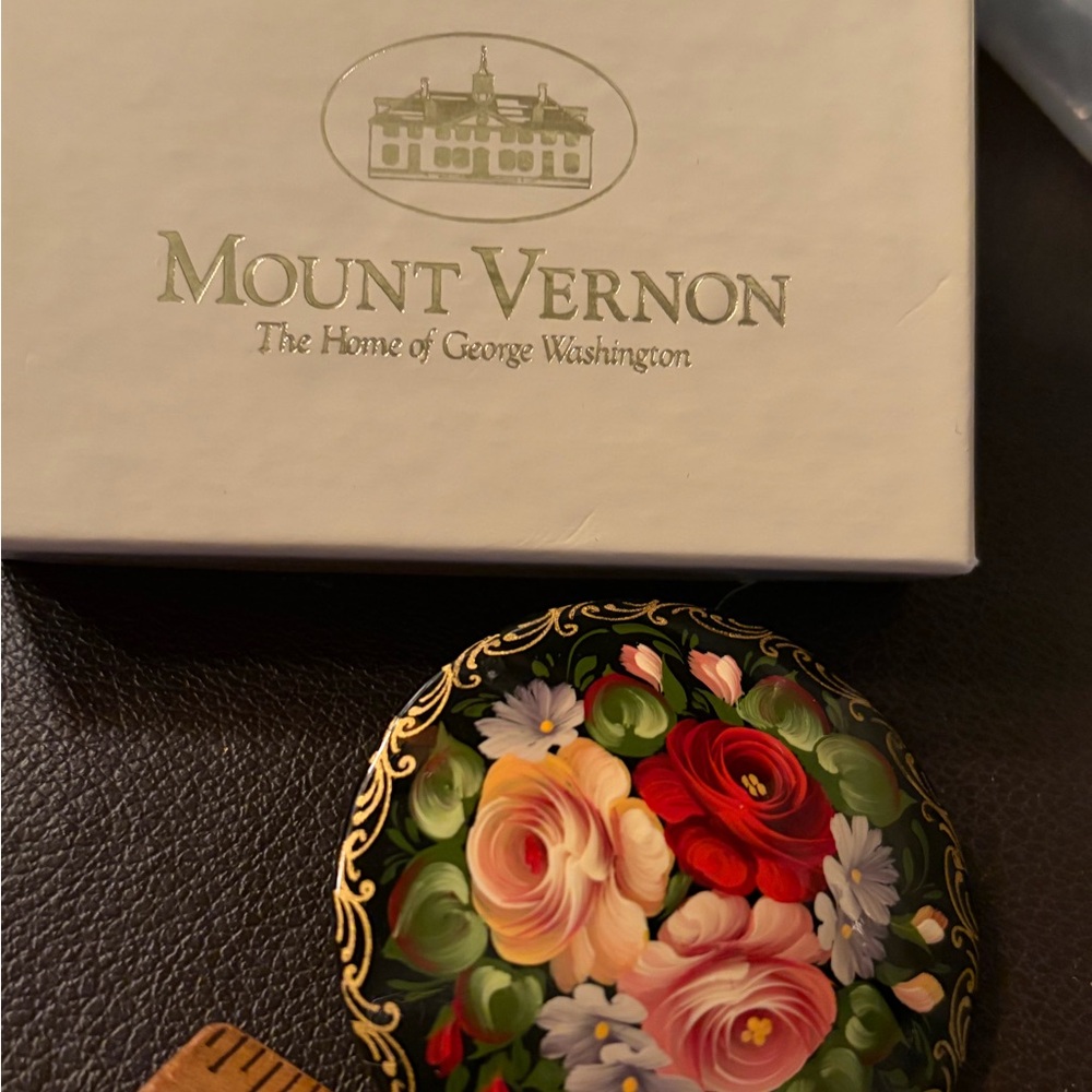 Mount Vernon Russian Handmade Floral Decorative Round Brooch